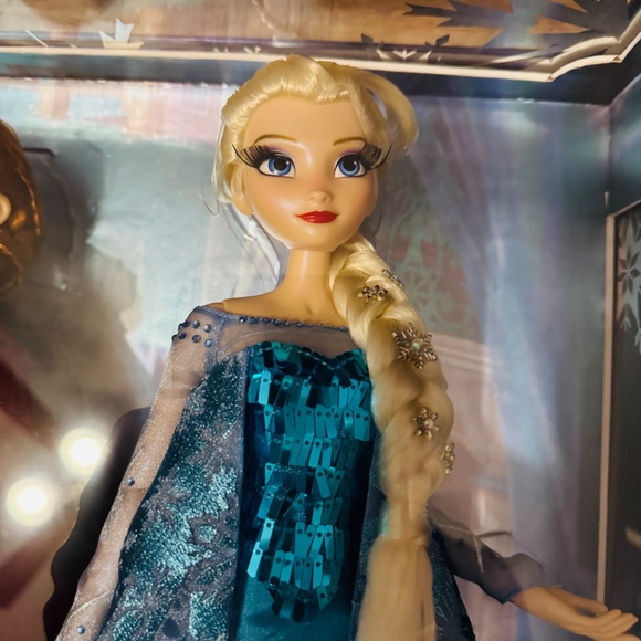 Disney - Frozen Elsa and Anna, 10th Anniversary Limited Edition Set, NRFB - Picture 2 of 3
